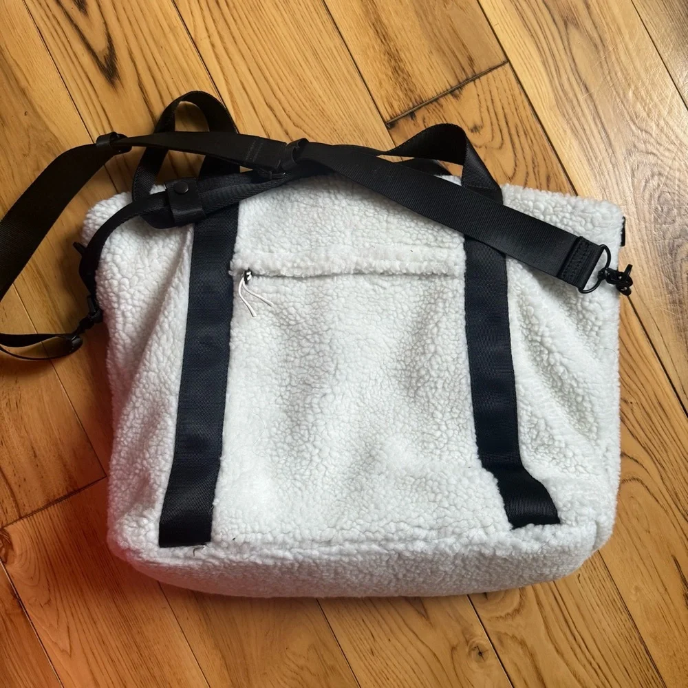 Fabletics Fuzzy Everyday Tote - Picture 4 of 4
